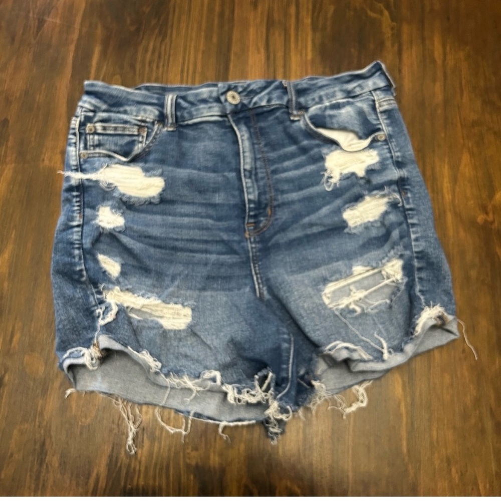 American Eagle curvey high rise shortie distressed 16